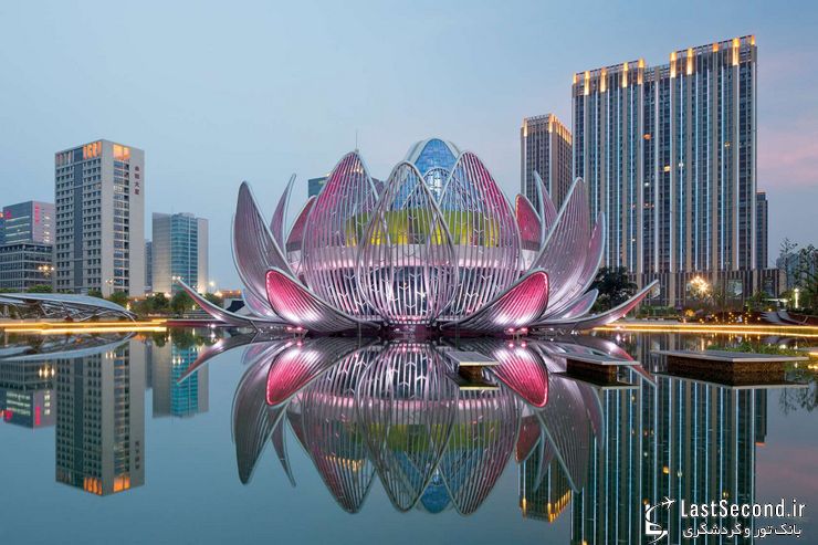  ساختمان  گل‌های نیلوفر آبی در چین 