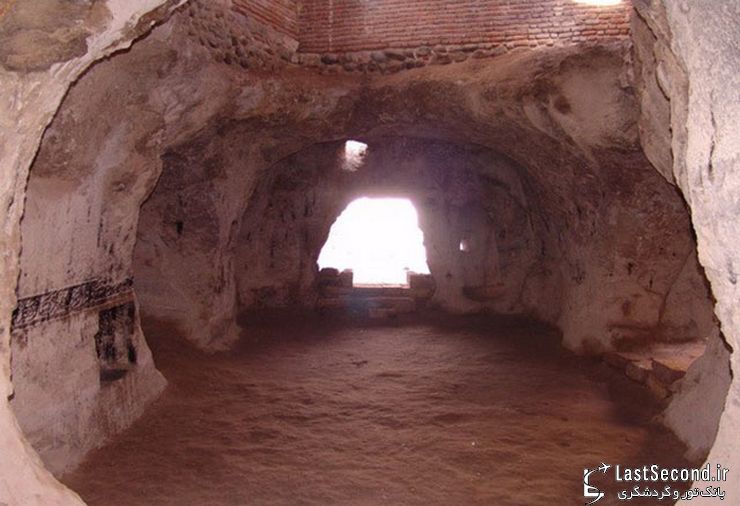  معبدی که در زیر گورستان کشف شد   