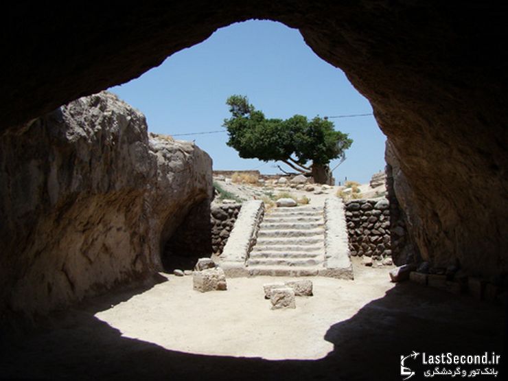  معبدی که در زیر گورستان کشف شد   
